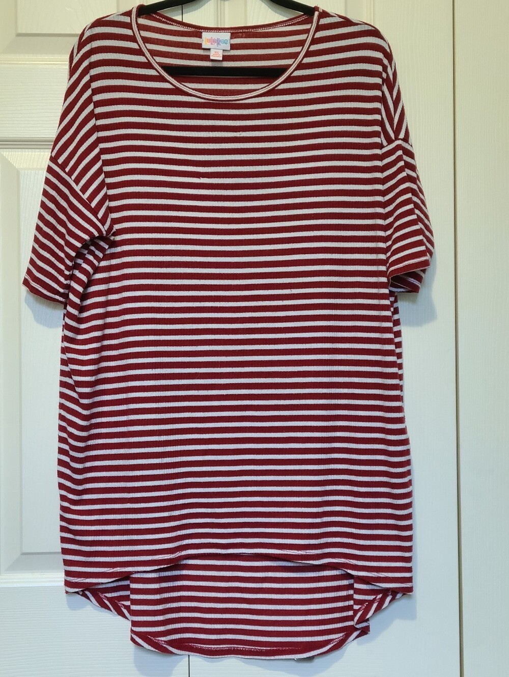 LuLaRoe Irma Ribbed Stretchy Sweater Striped Short Sleeve Tunic Top Red & White